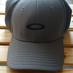 Oakley men's ball cap